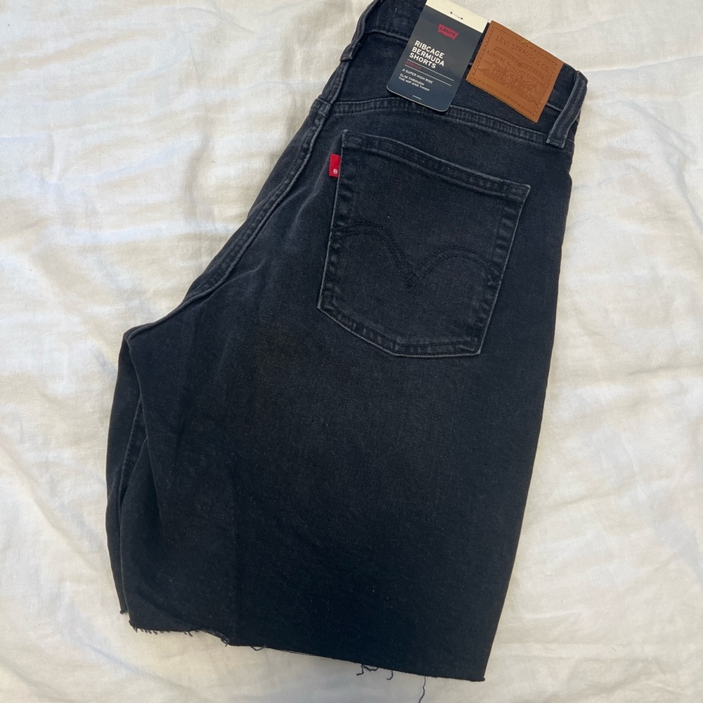 Levi’s Ribcage Black Bermuda Shorts - Picture 3 of 5